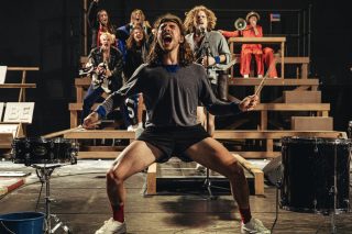 «One Song»